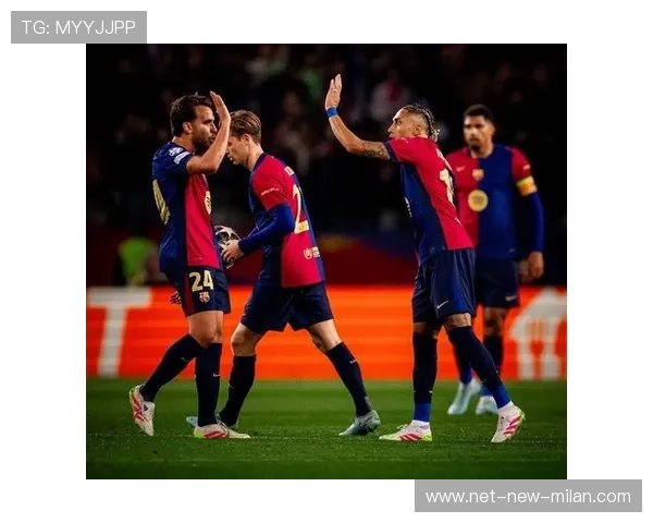 巴萨由佩德里送出穿透直塞，拉菲尼亚推射轻松得分